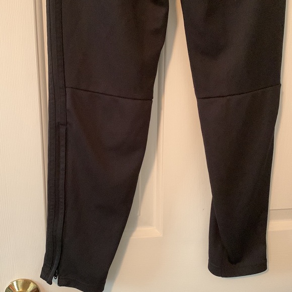 Mens M adidas sweatpants. - Picture 3 of 5